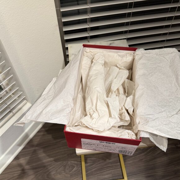 Salvatore Ferragamo Red Shoe Box with Original Tissue Paper & Label - Picture 4 of 4